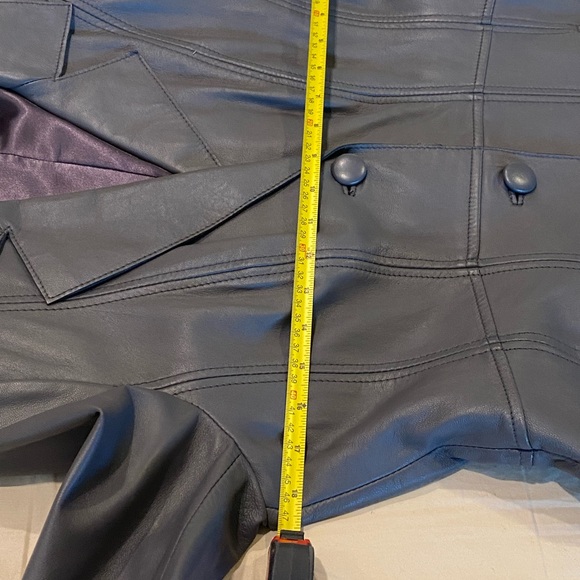 Well made 100% Leather trench coat. Lots of high end details. Size Small. - Picture 9 of 10